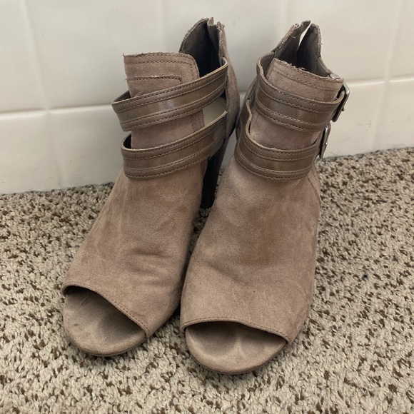 Liz Claiborne Shoes - Liz Claiborne peep toe booties, size 6.5, tan/camel color